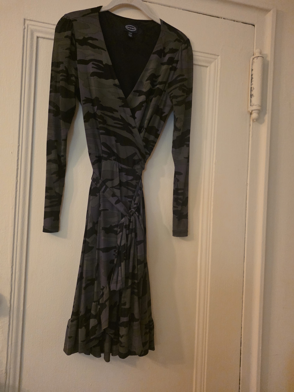 Scoop Women's Camo Wrap Dress - Olive Green